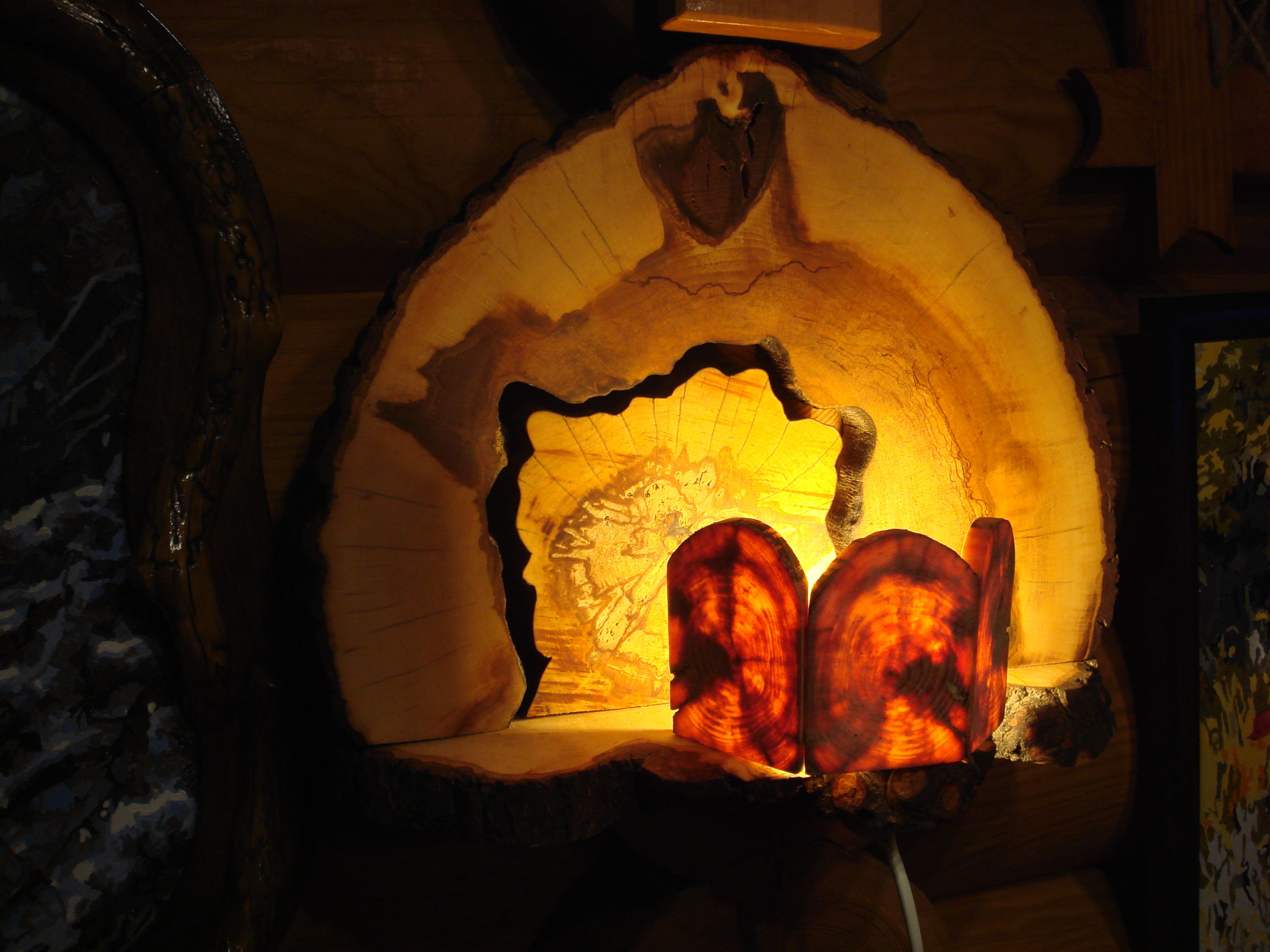 Настенный ночник из дерева фото